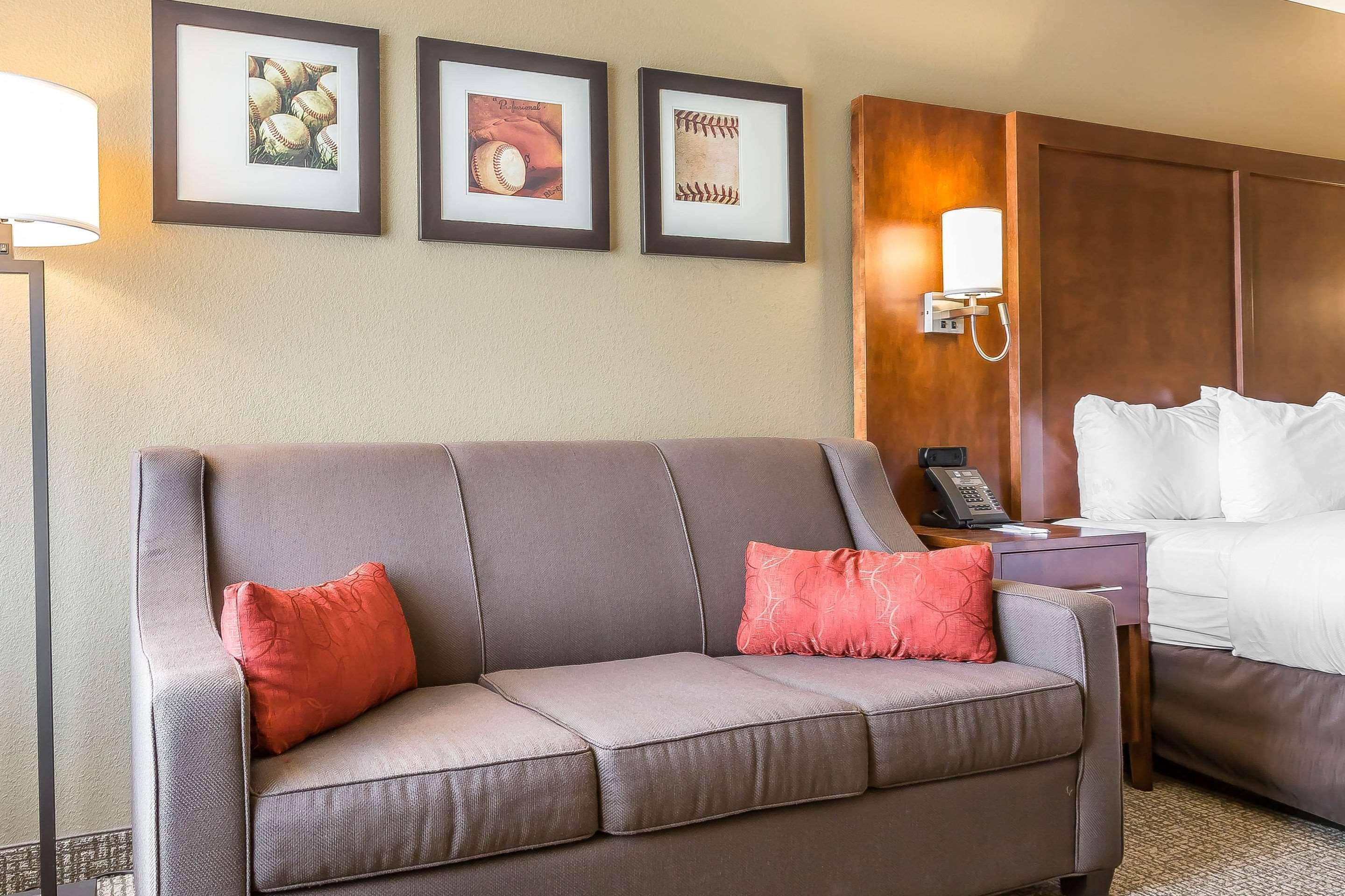 Comfort Inn & Suites Абърдийн Екстериор снимка