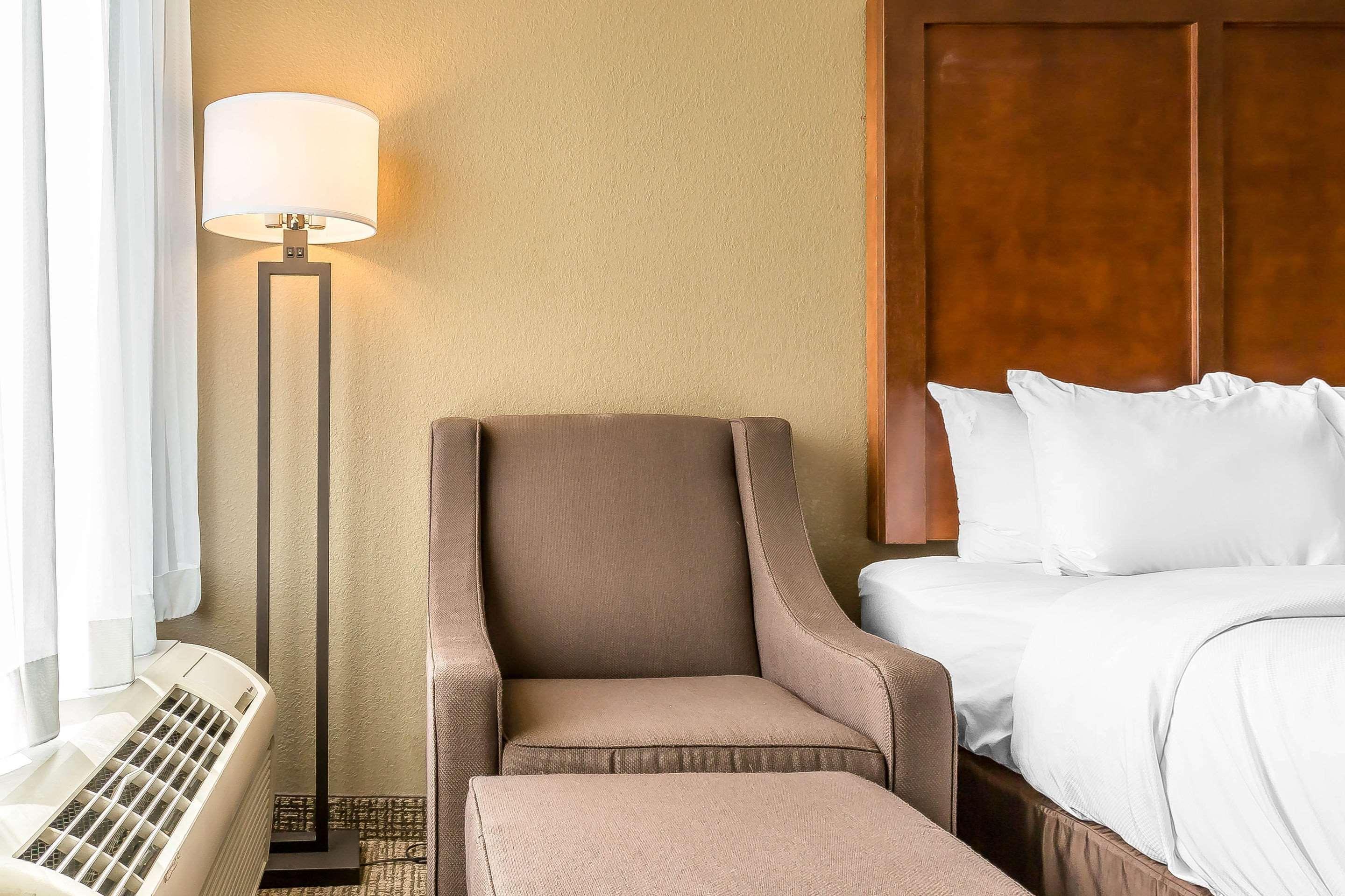 Comfort Inn & Suites Абърдийн Екстериор снимка