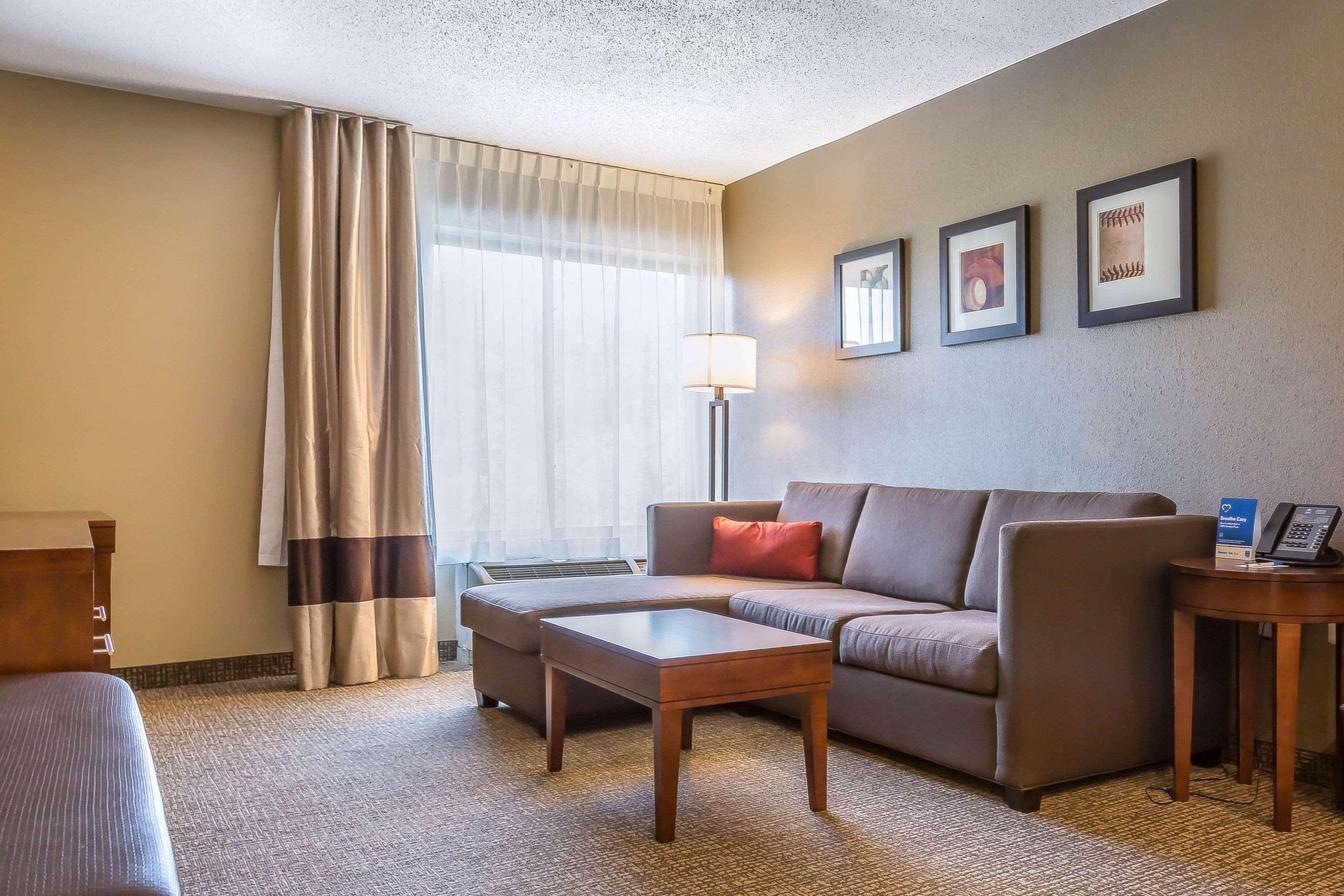 Comfort Inn & Suites Абърдийн Екстериор снимка