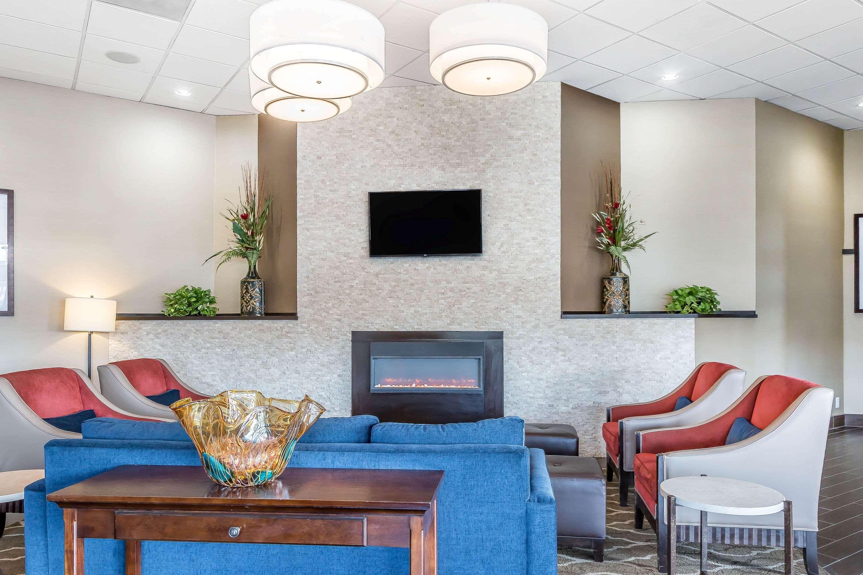 Comfort Inn & Suites Абърдийн Екстериор снимка