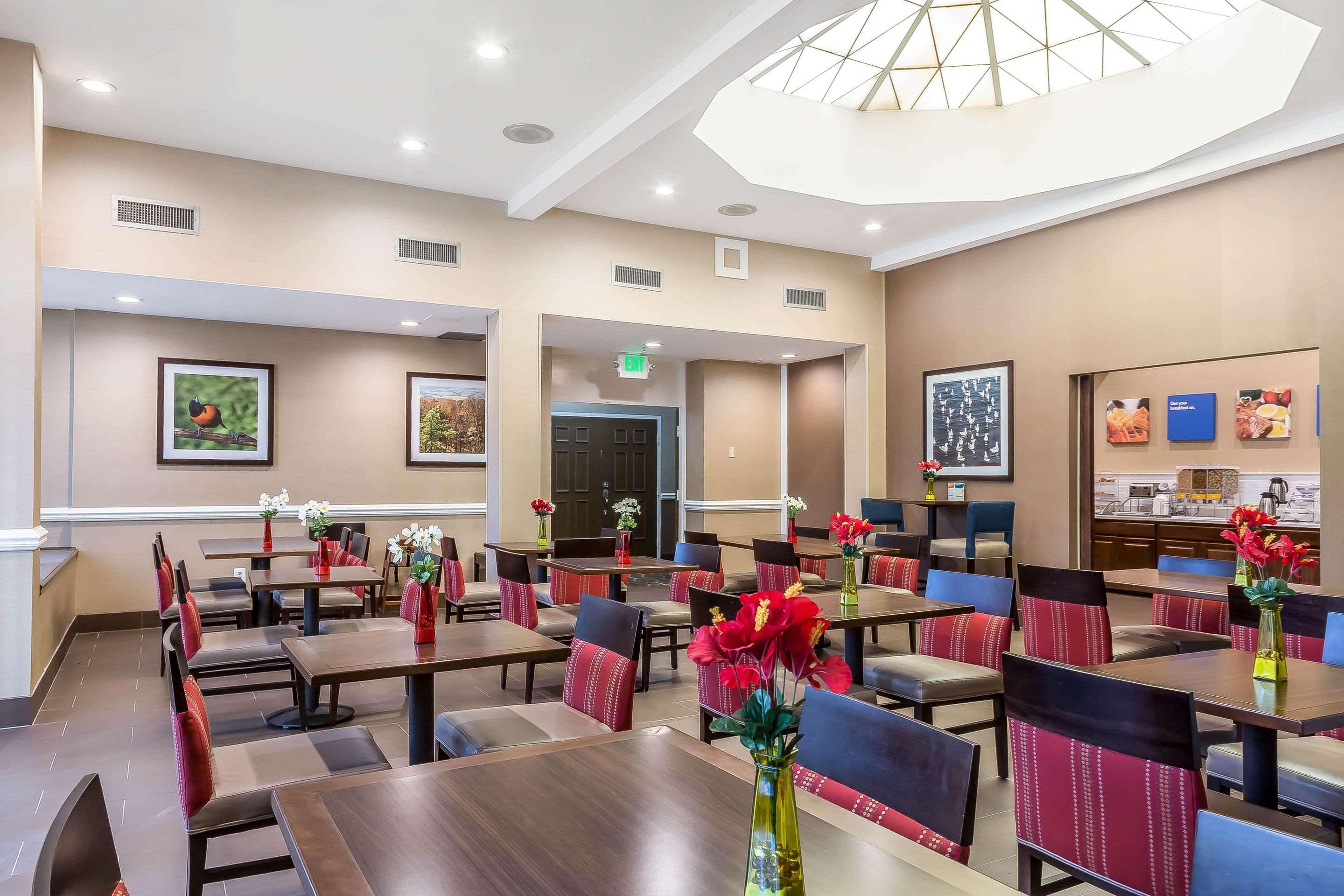 Comfort Inn & Suites Абърдийн Екстериор снимка