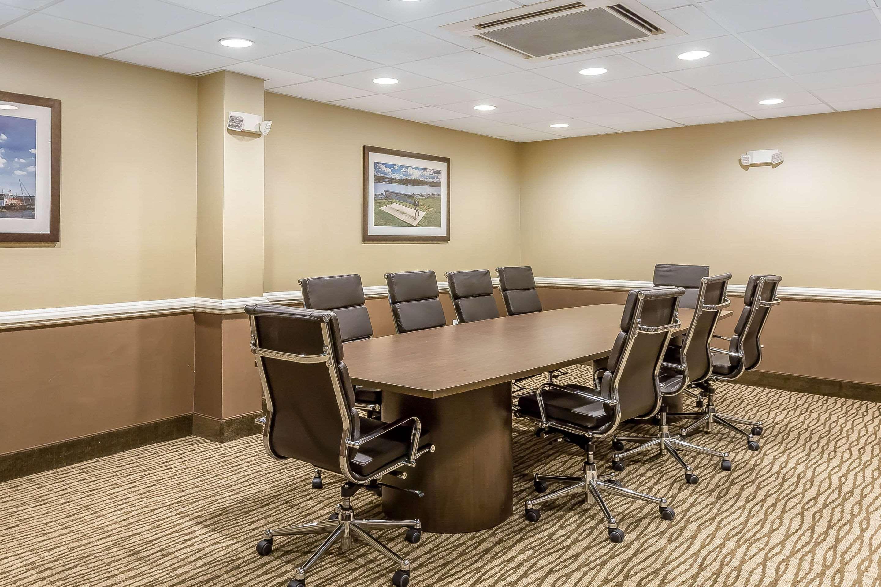 Comfort Inn & Suites Абърдийн Екстериор снимка