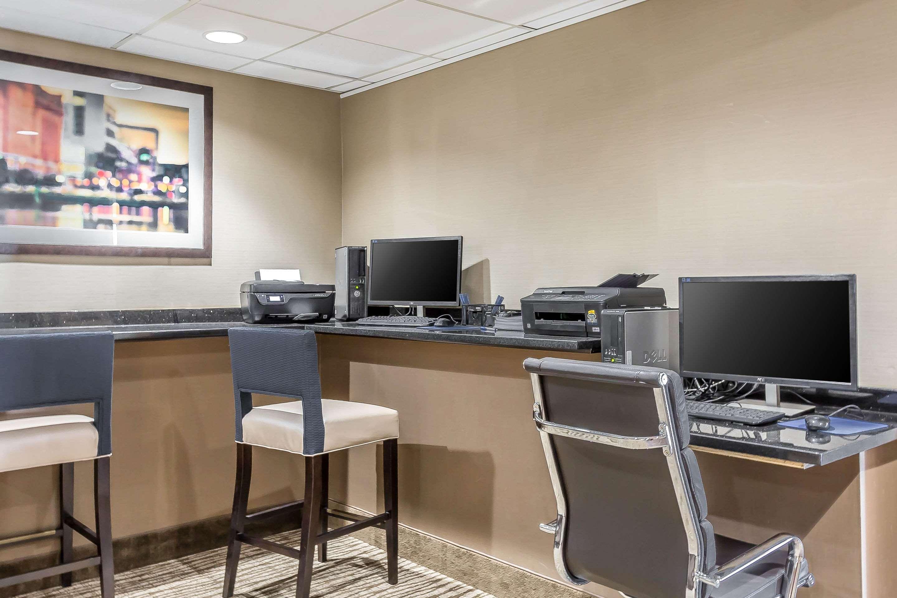 Comfort Inn & Suites Абърдийн Екстериор снимка