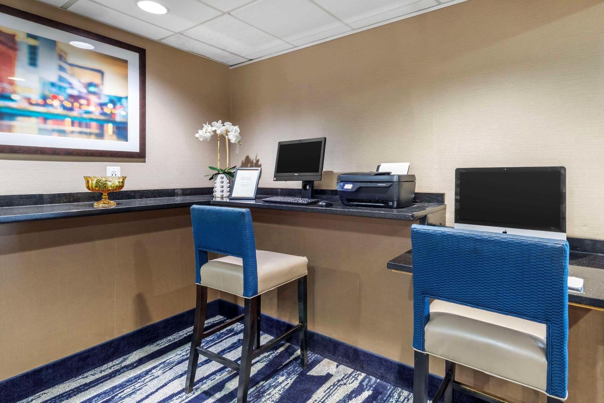 Comfort Inn & Suites Абърдийн Екстериор снимка