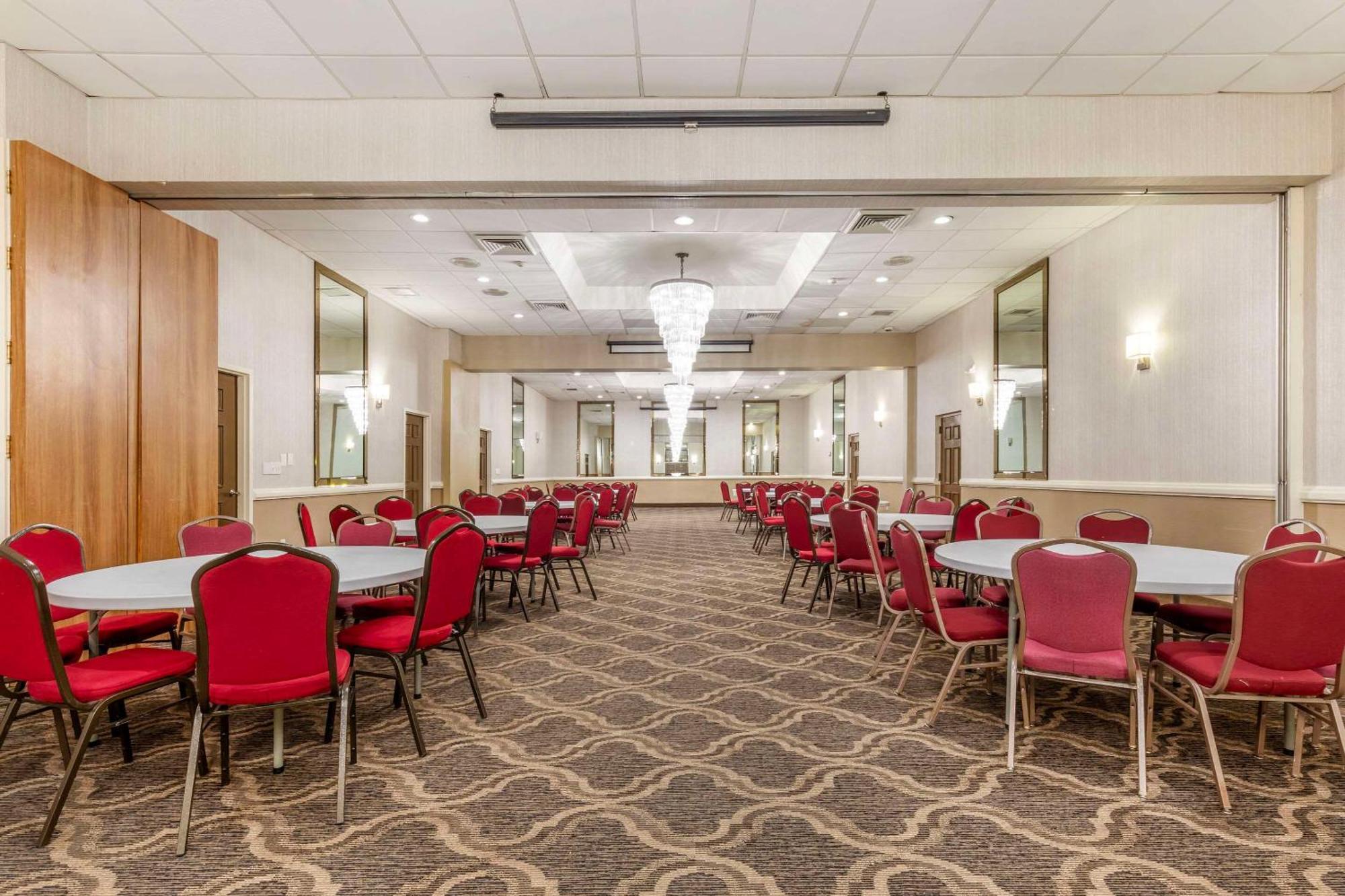 Comfort Inn & Suites Абърдийн Екстериор снимка