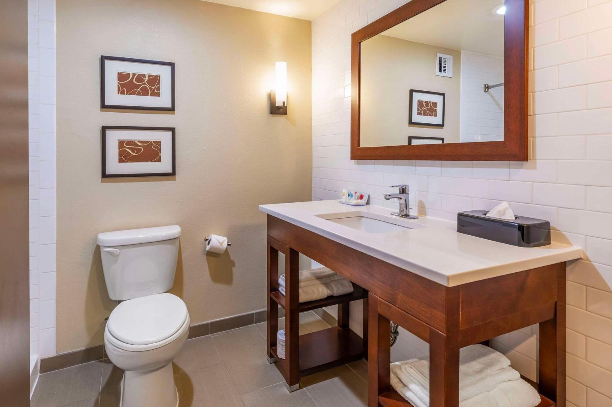 Comfort Inn & Suites Абърдийн Екстериор снимка